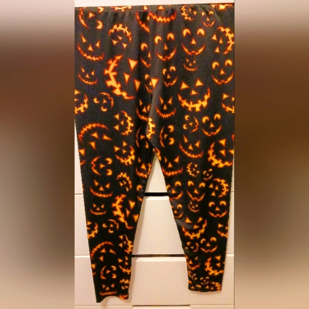 Halloween leggings color orange yellow & black fit is small